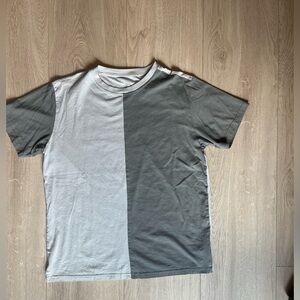 Color block shirt, half like gray, the other half dark gray! Size M!